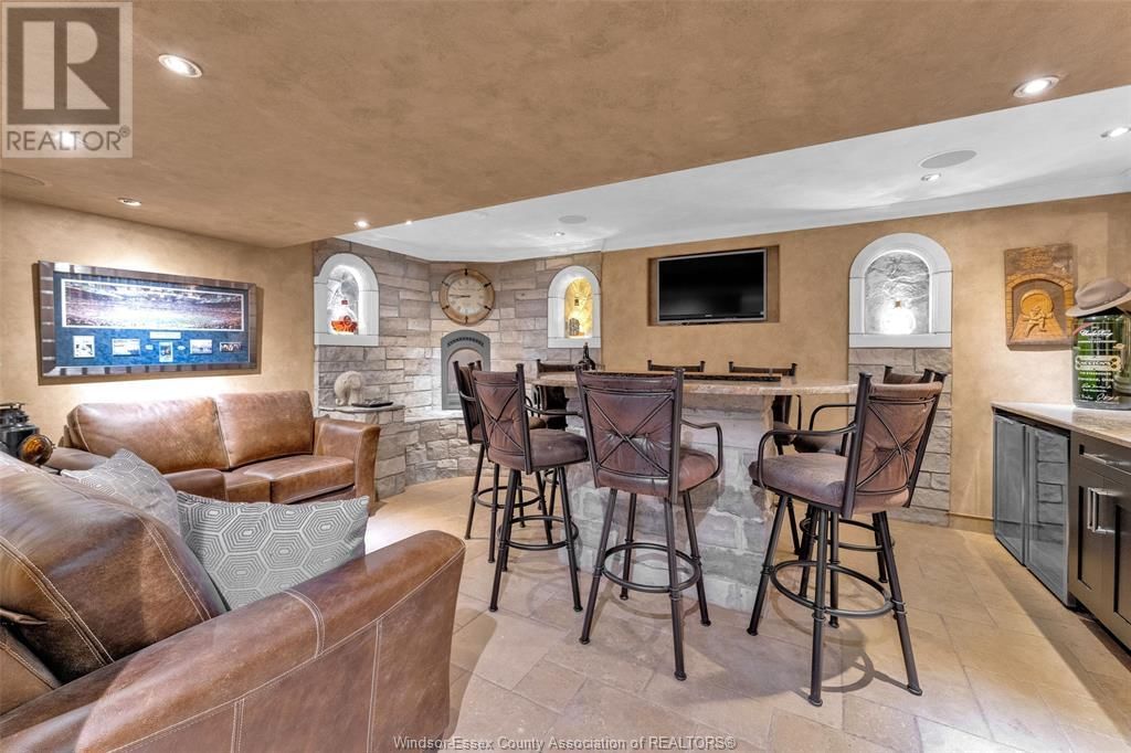 541 KERR CRESCENT Image 29