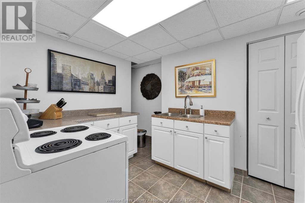 541 KERR CRESCENT Image 31