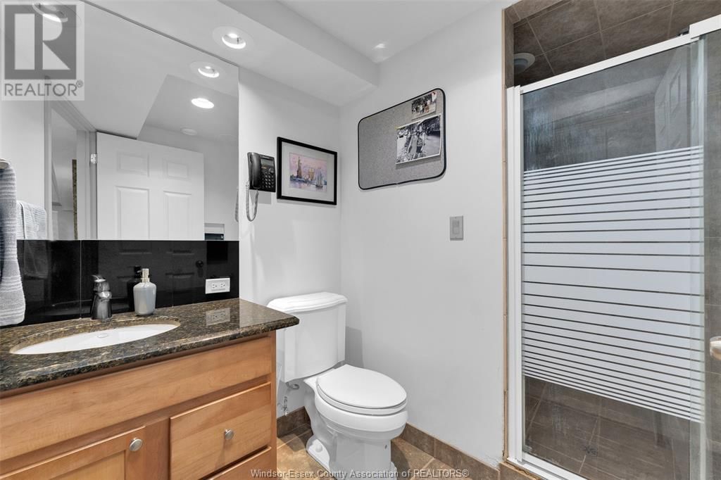 541 KERR CRESCENT Image 32