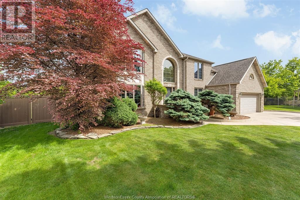 541 KERR CRESCENT Image 33