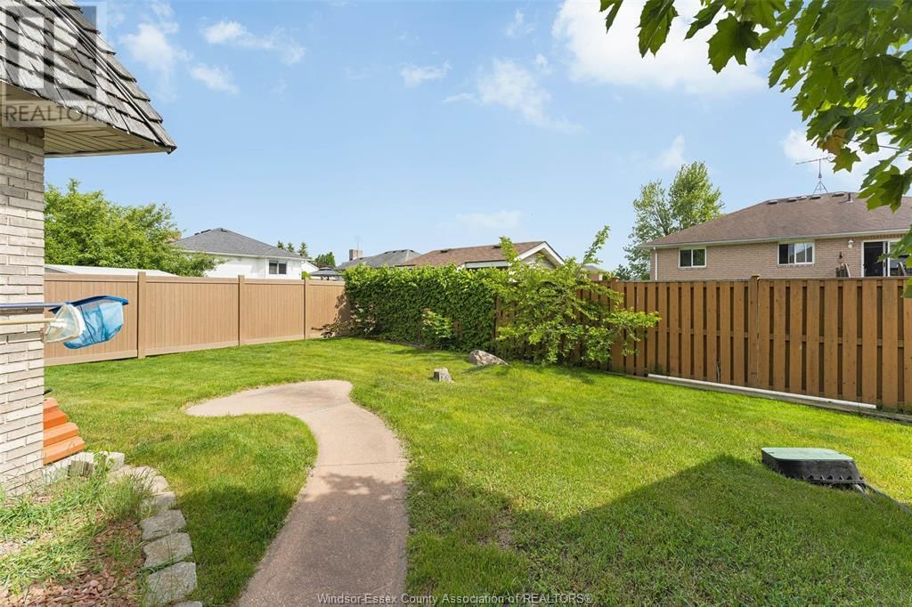 541 KERR CRESCENT Image 35