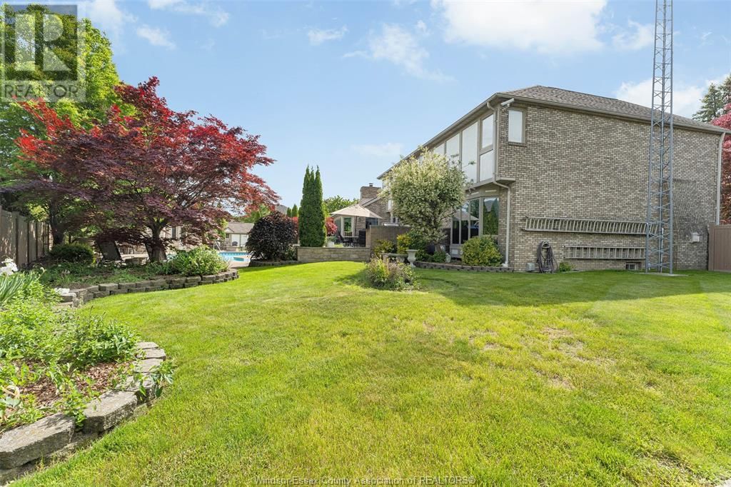 541 KERR CRESCENT Image 39