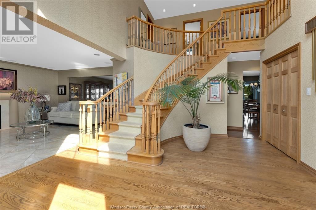 541 KERR CRESCENT Image 4