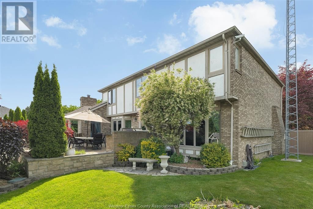 541 KERR CRESCENT Image 40