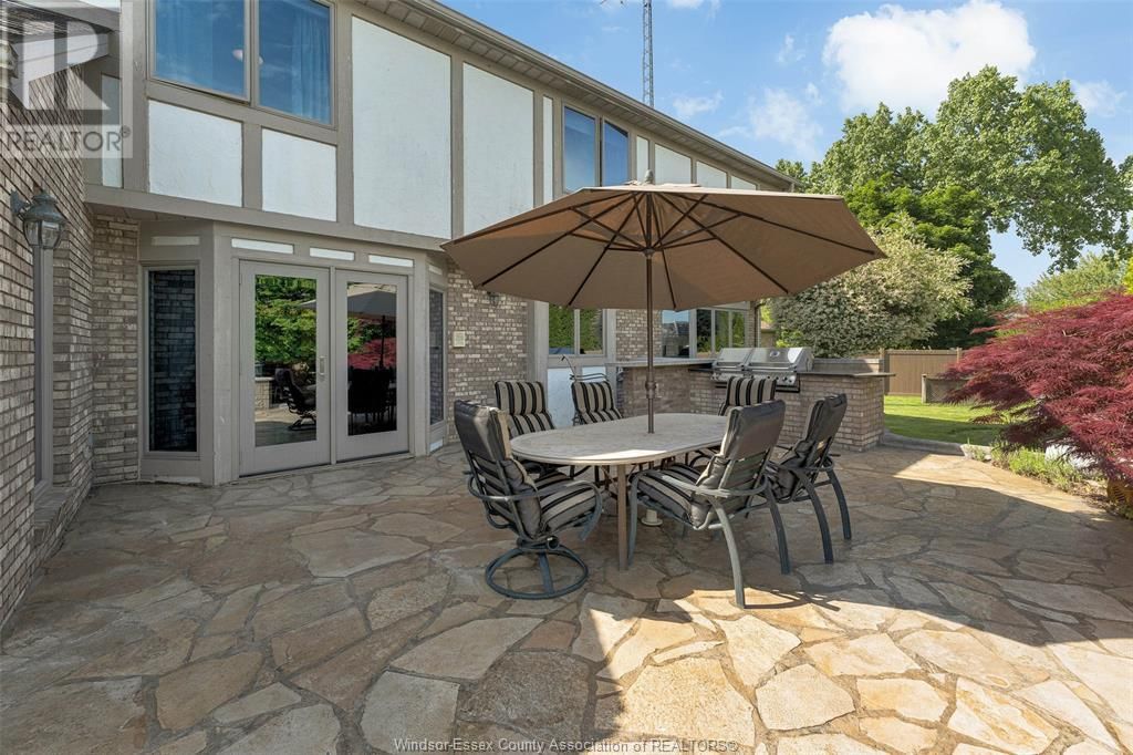 541 KERR CRESCENT Image 41