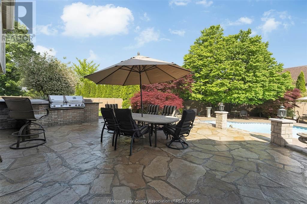 541 KERR CRESCENT Image 42