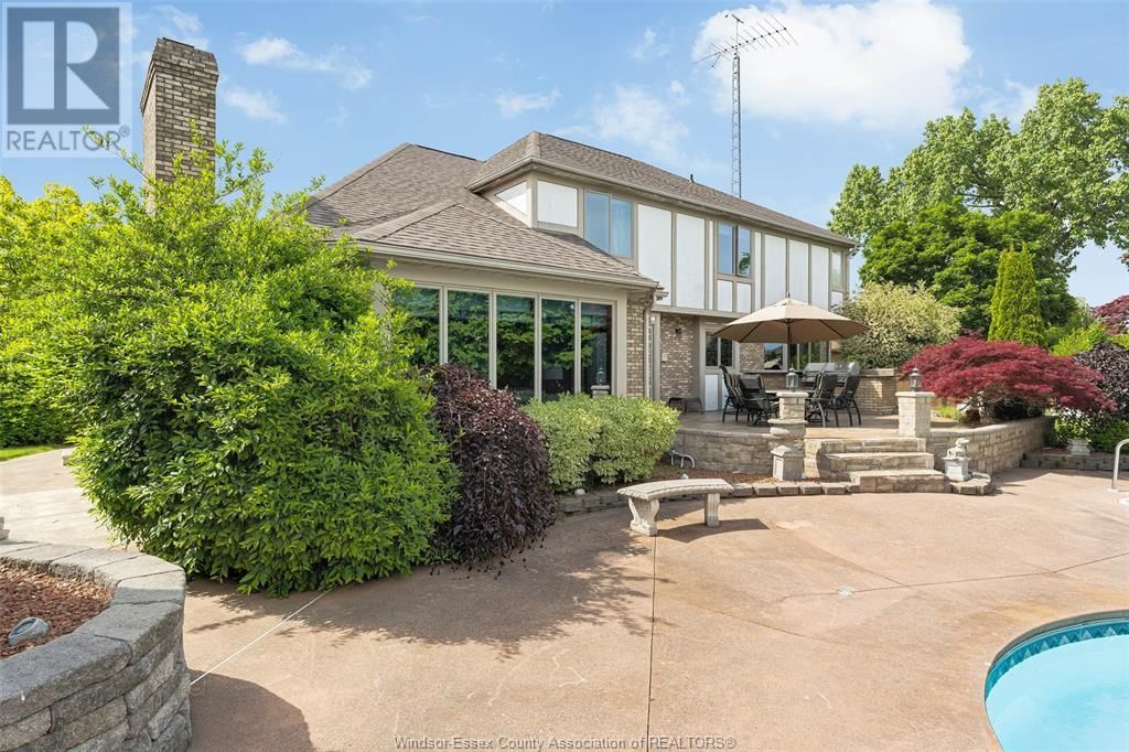 541 KERR CRESCENT Image 43