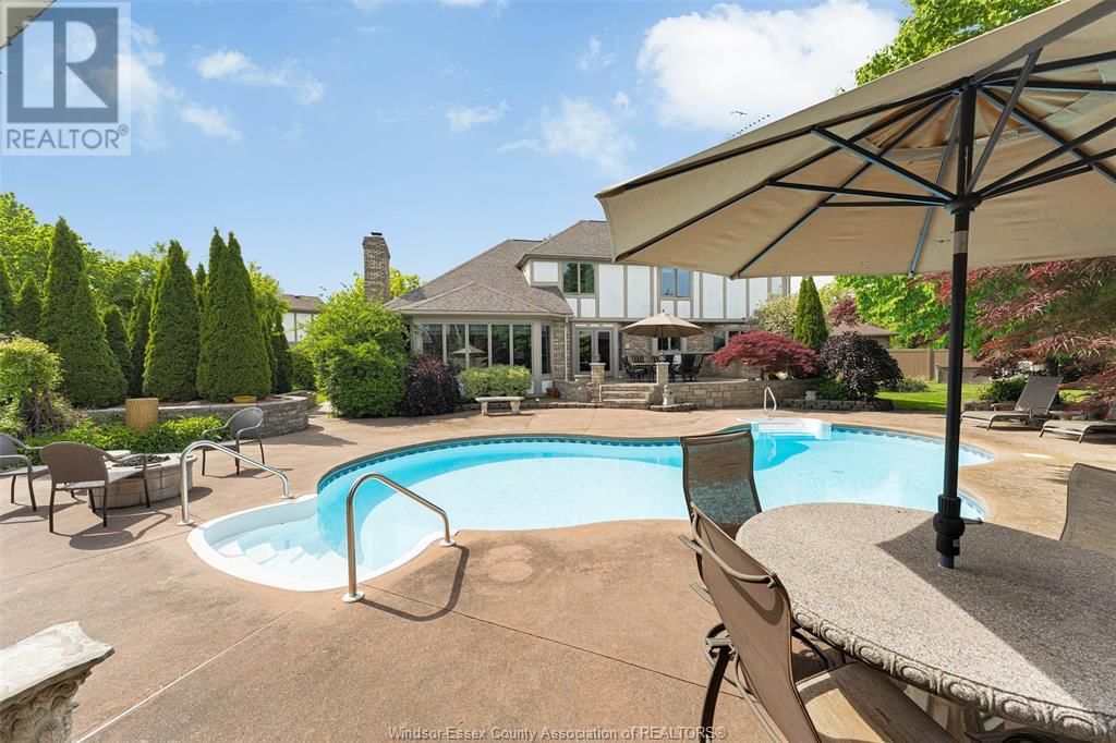 541 KERR CRESCENT Image 44