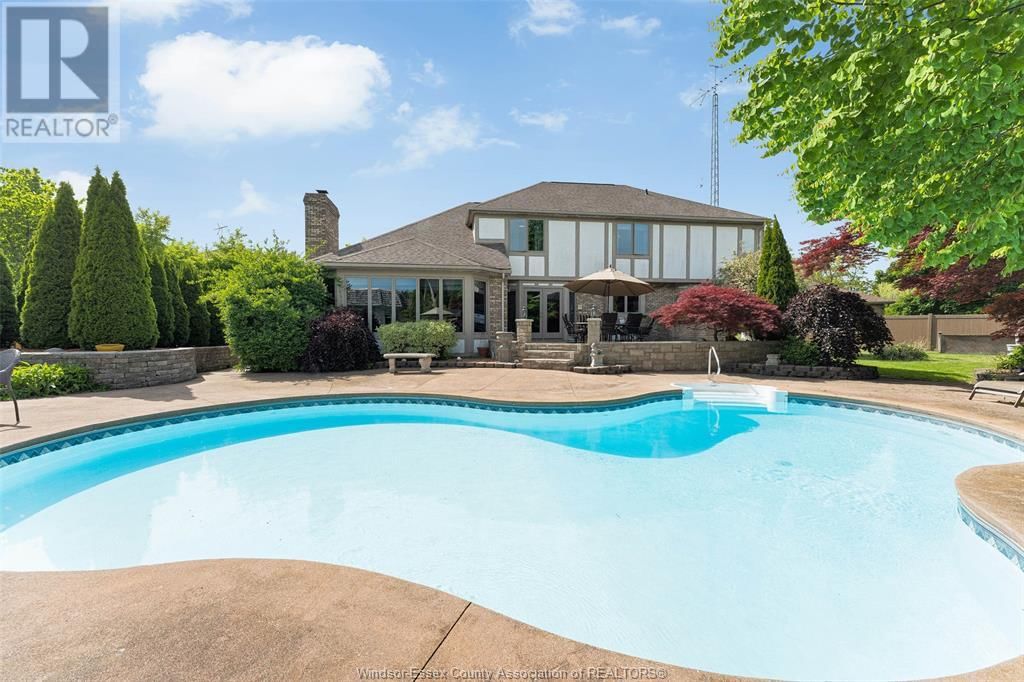 541 KERR CRESCENT Image 45