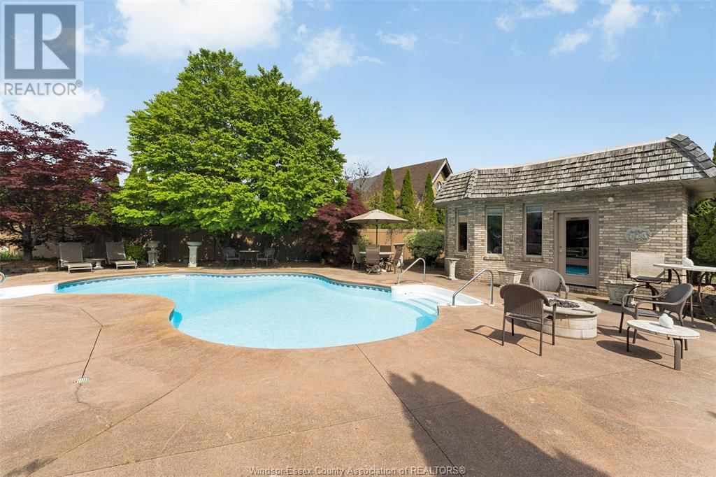 541 KERR CRESCENT Image 46