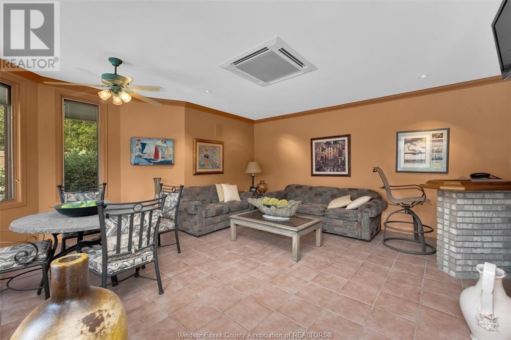 541 KERR CRESCENT Image 47