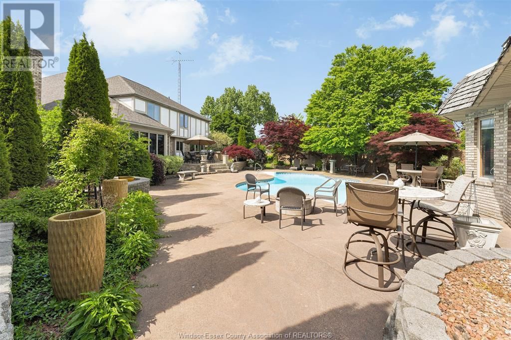 541 KERR CRESCENT Image 50
