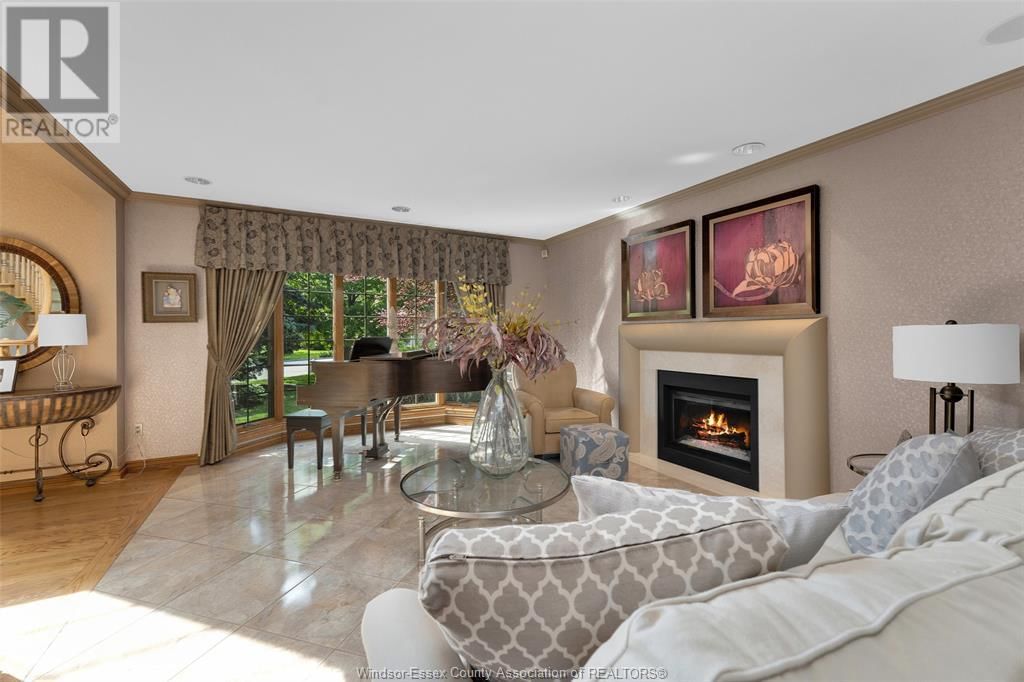 541 KERR CRESCENT Image 7