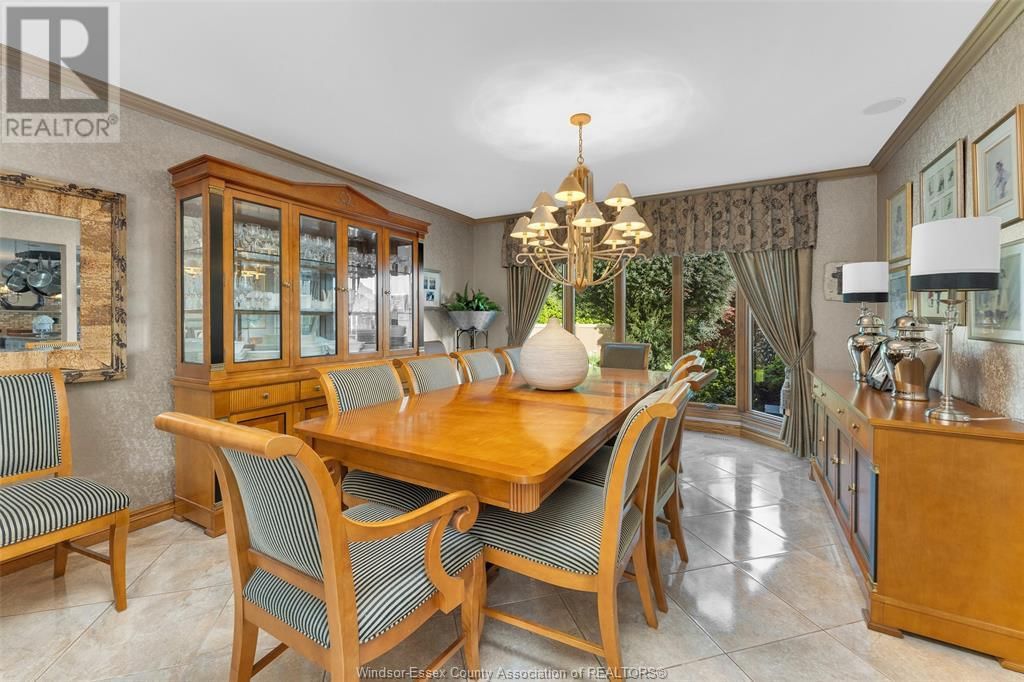 541 KERR CRESCENT Image 8