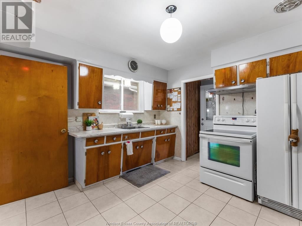 1310 DUFFERIN Image 11