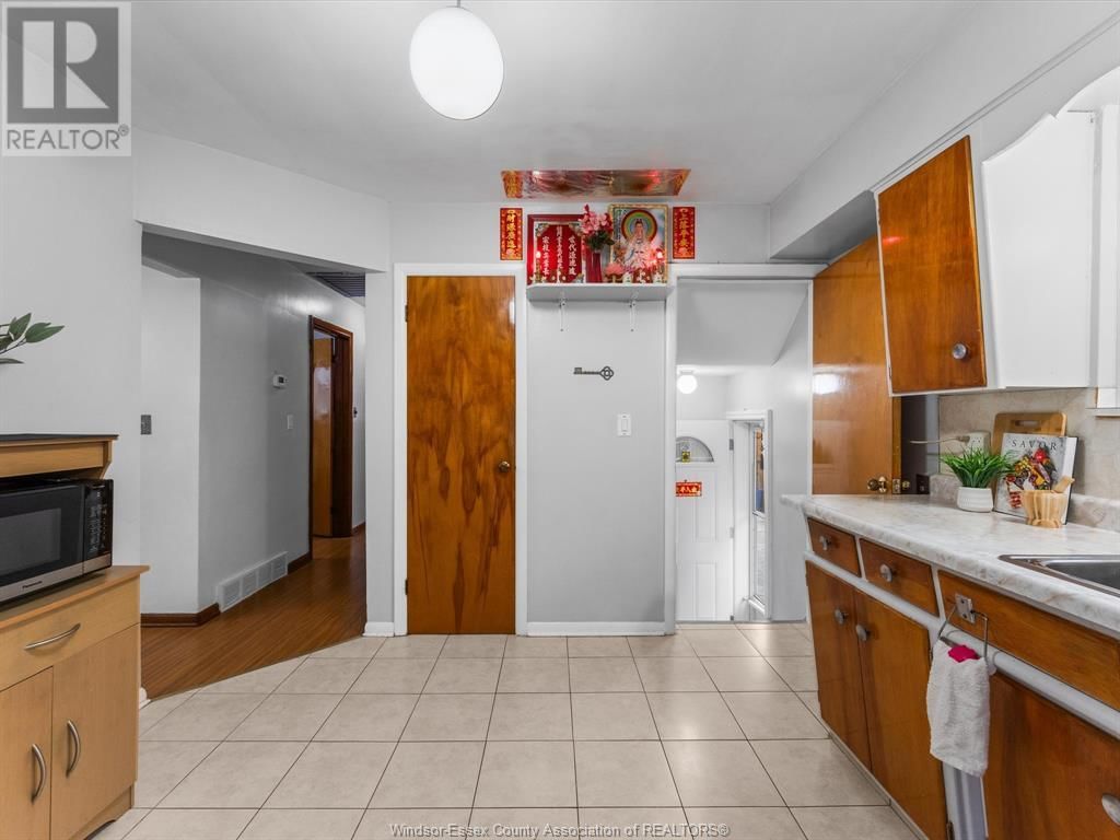 1310 DUFFERIN Image 13