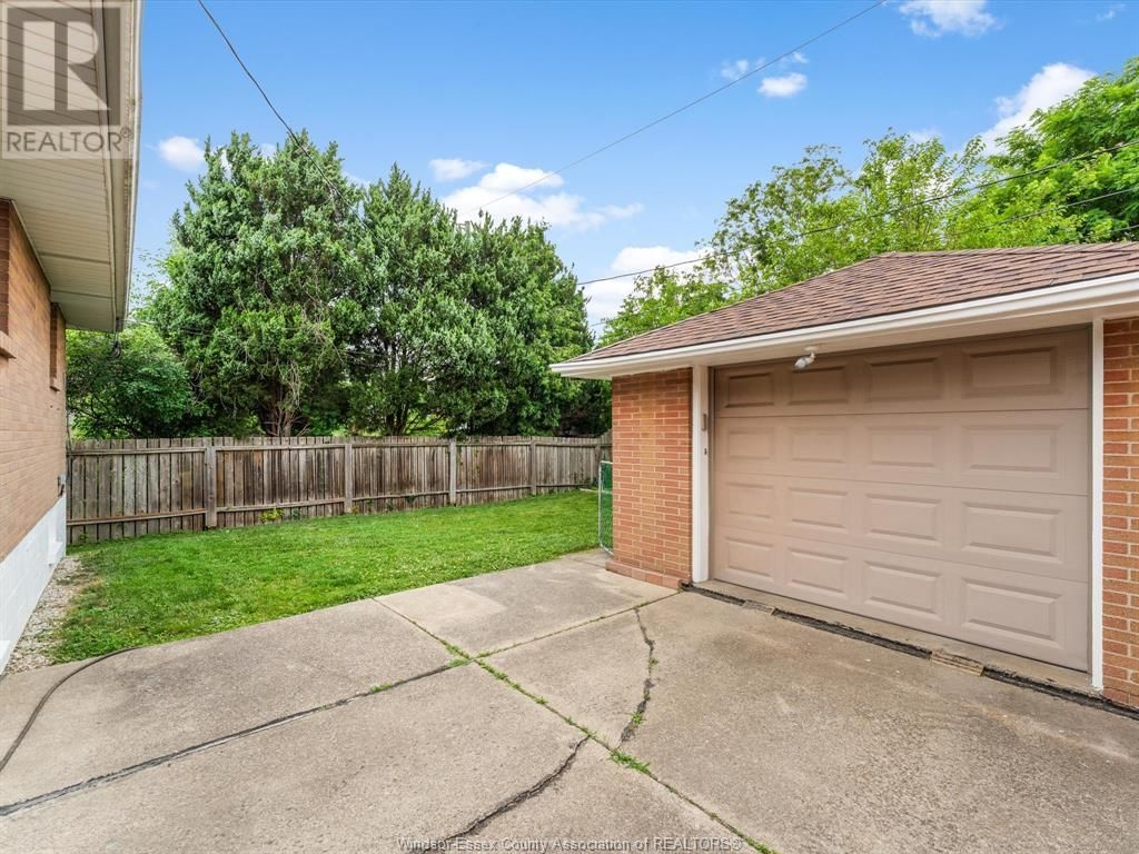 1310 DUFFERIN Image 30