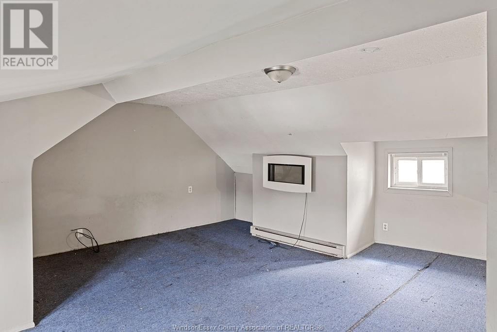 393 ELM AVENUE Image 12