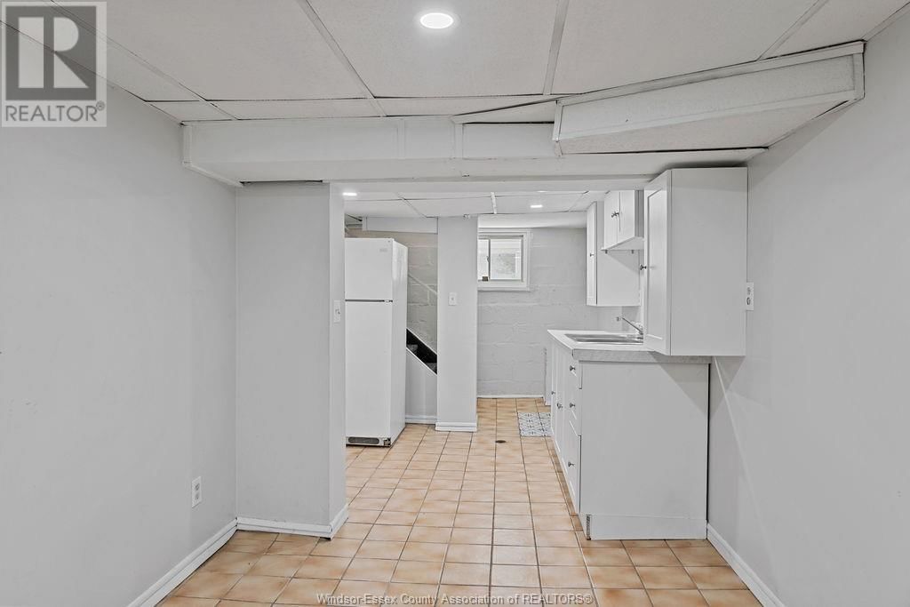 393 ELM AVENUE Image 16