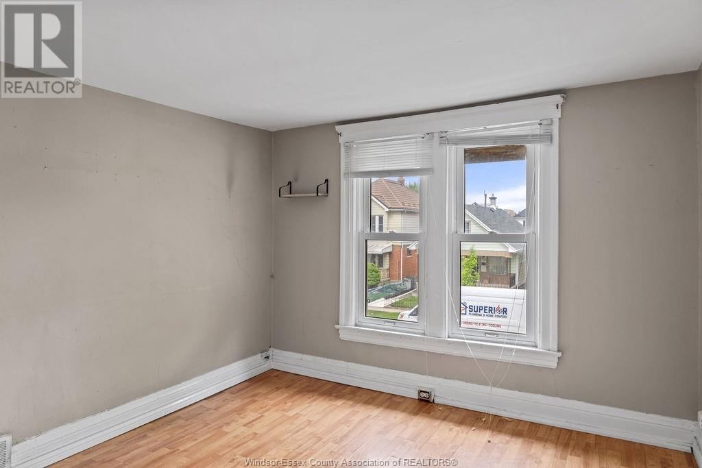 393 ELM AVENUE Image 6