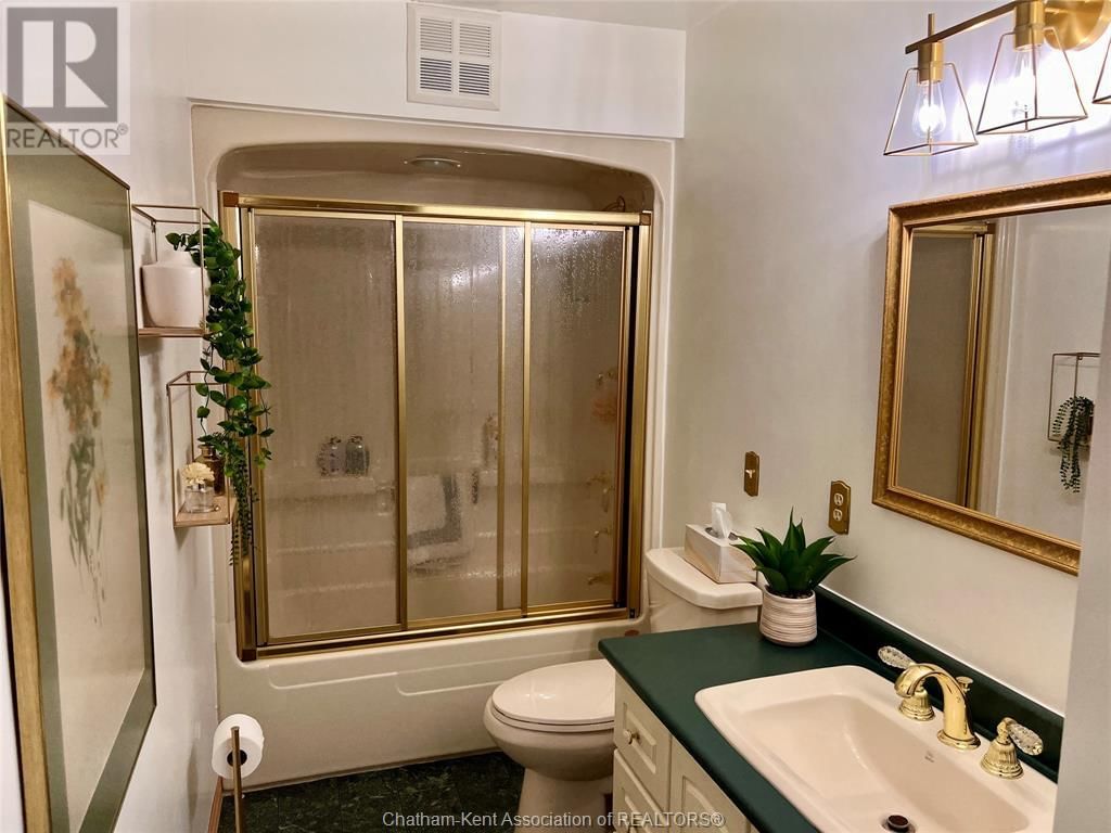 234 WELLINGTON STREET Image 10