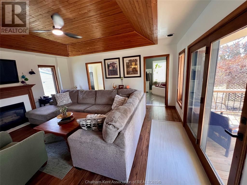 234 WELLINGTON STREET Image 22