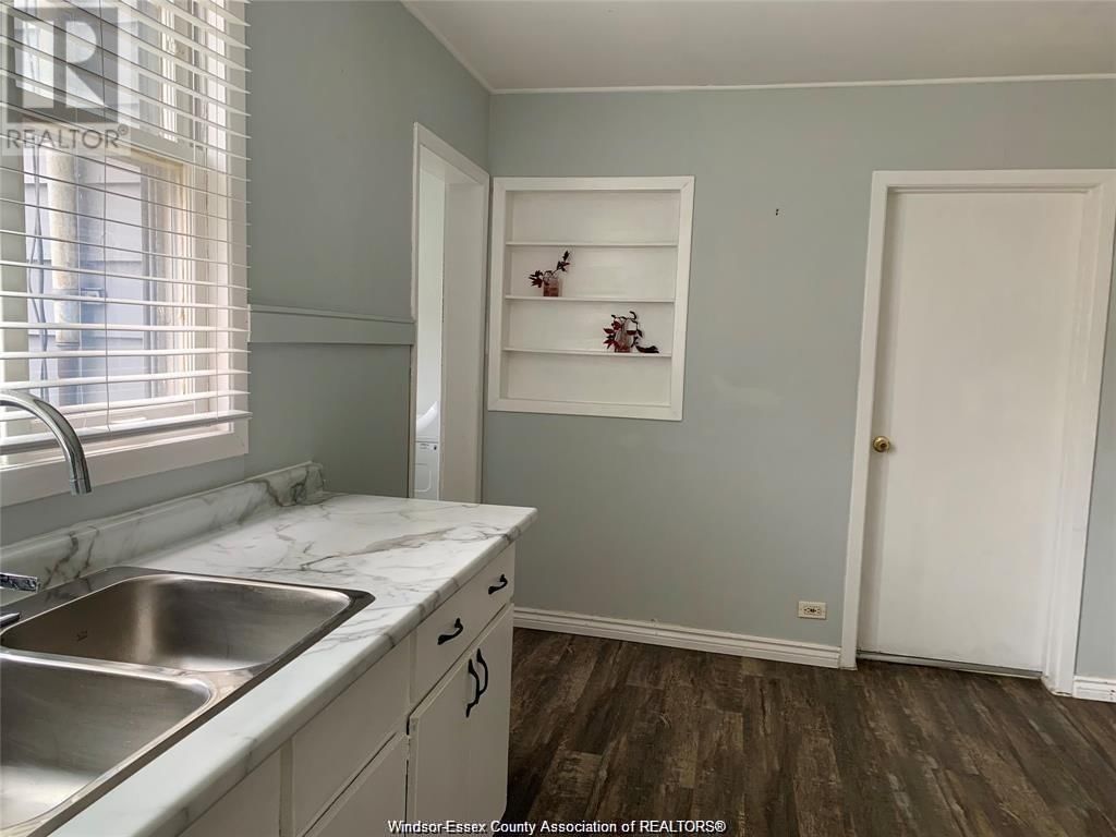 179 ERIE STREET EAST Image 10