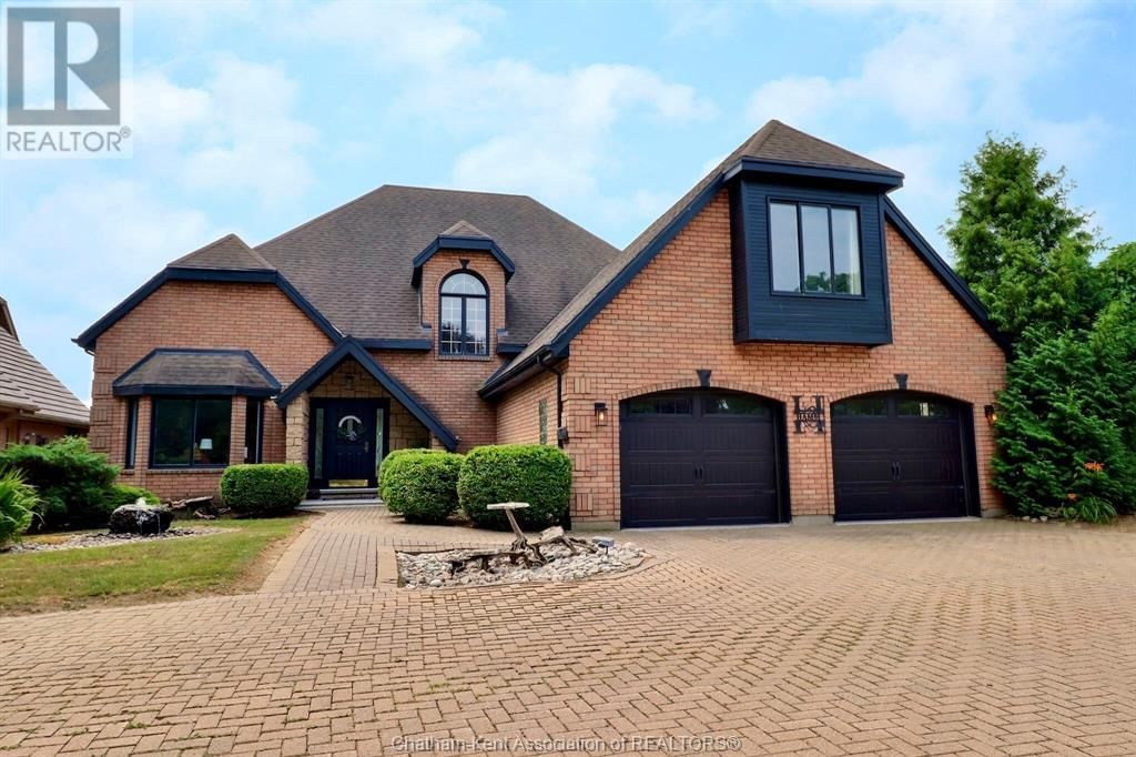 932 GRAND AVENUE WEST Image 1