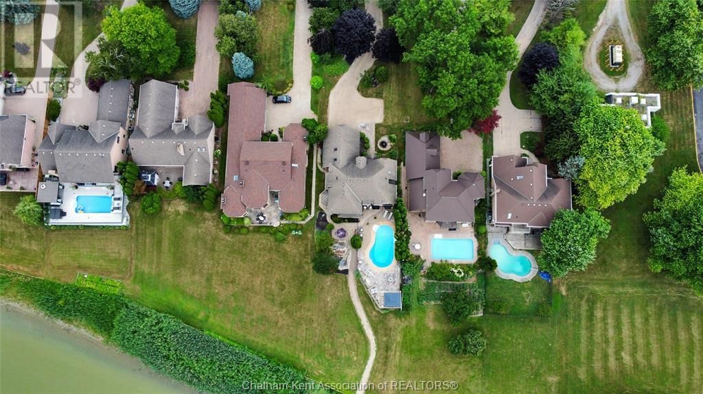 932 GRAND AVENUE WEST Image 2