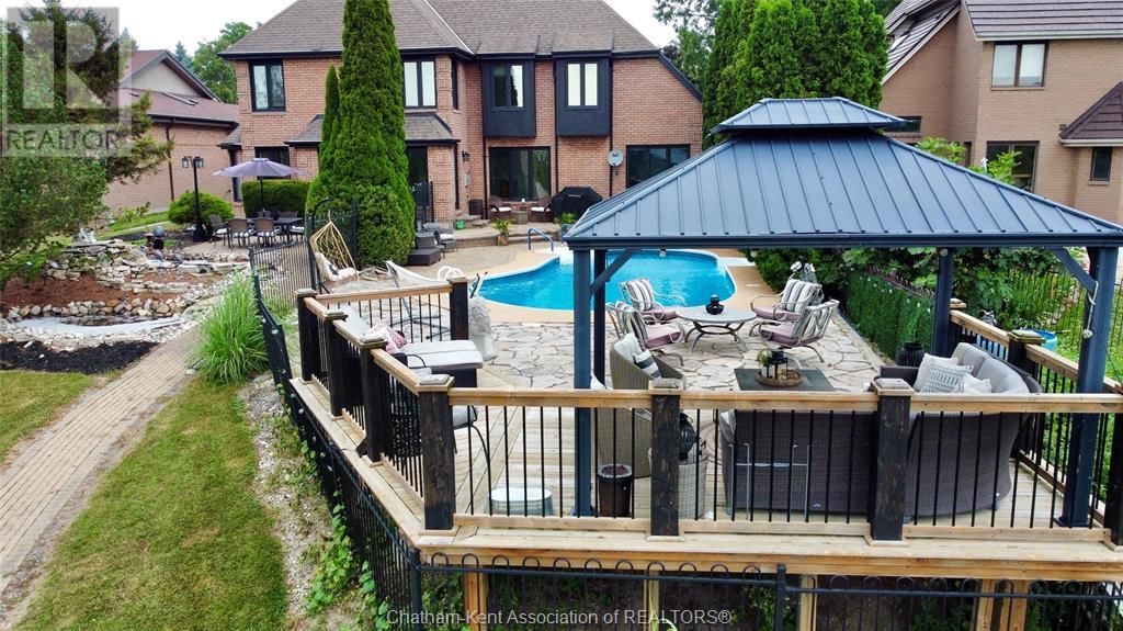 932 GRAND AVENUE WEST Image 4