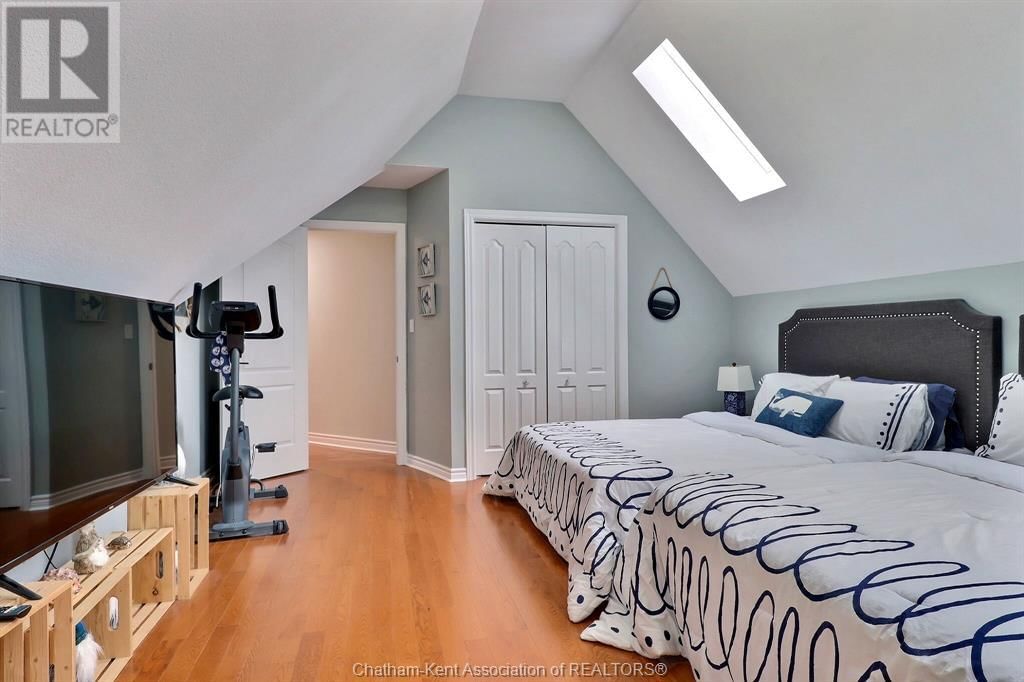 932 GRAND AVENUE WEST Image 43