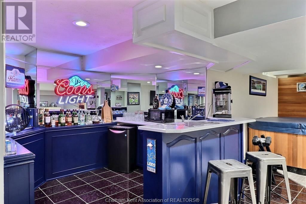 932 GRAND AVENUE WEST Image 46