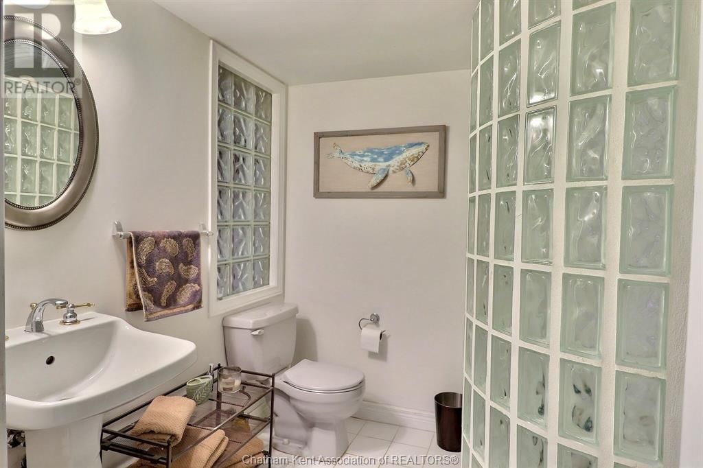 932 GRAND AVENUE WEST Image 48