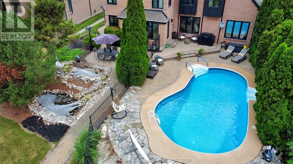 932 GRAND AVENUE WEST Image 5