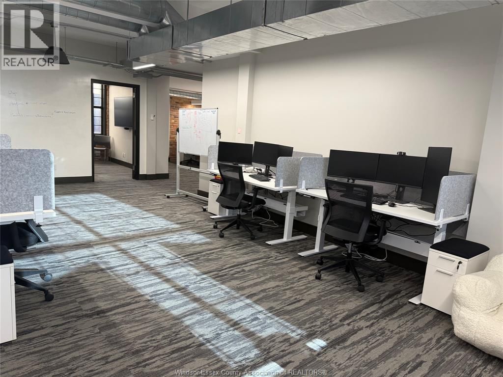 200 - 58 CHATHAM STREET WEST Image 17