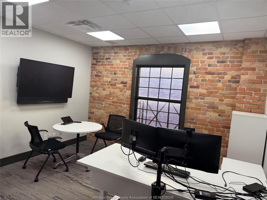 200 - 58 CHATHAM STREET WEST Image 8