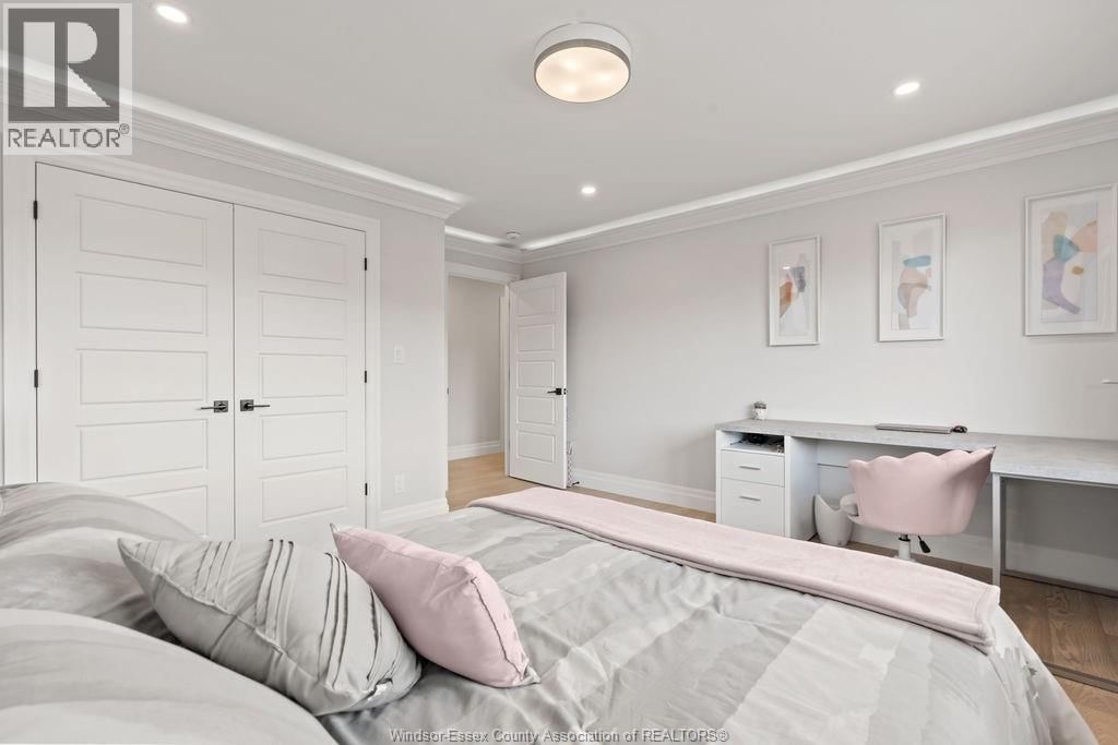 258 XAVIER CIRCLE Image 37