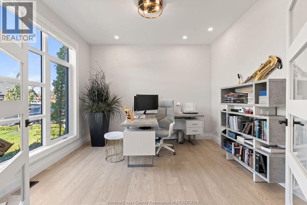 258 XAVIER CIRCLE Image 8