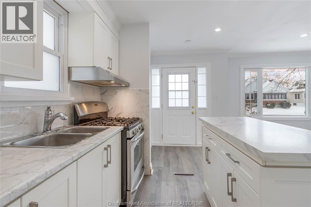 33 WILSON AVENUE Image 8