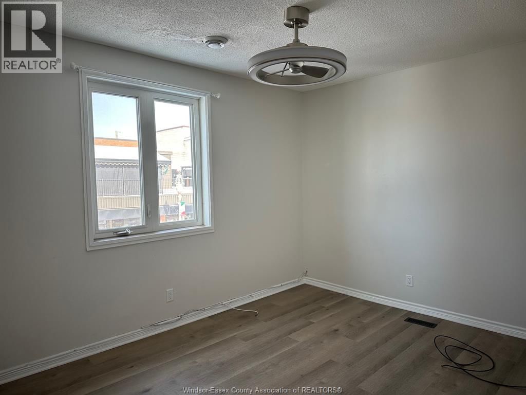 1 - 809 ERIE STREET EAST Image 2