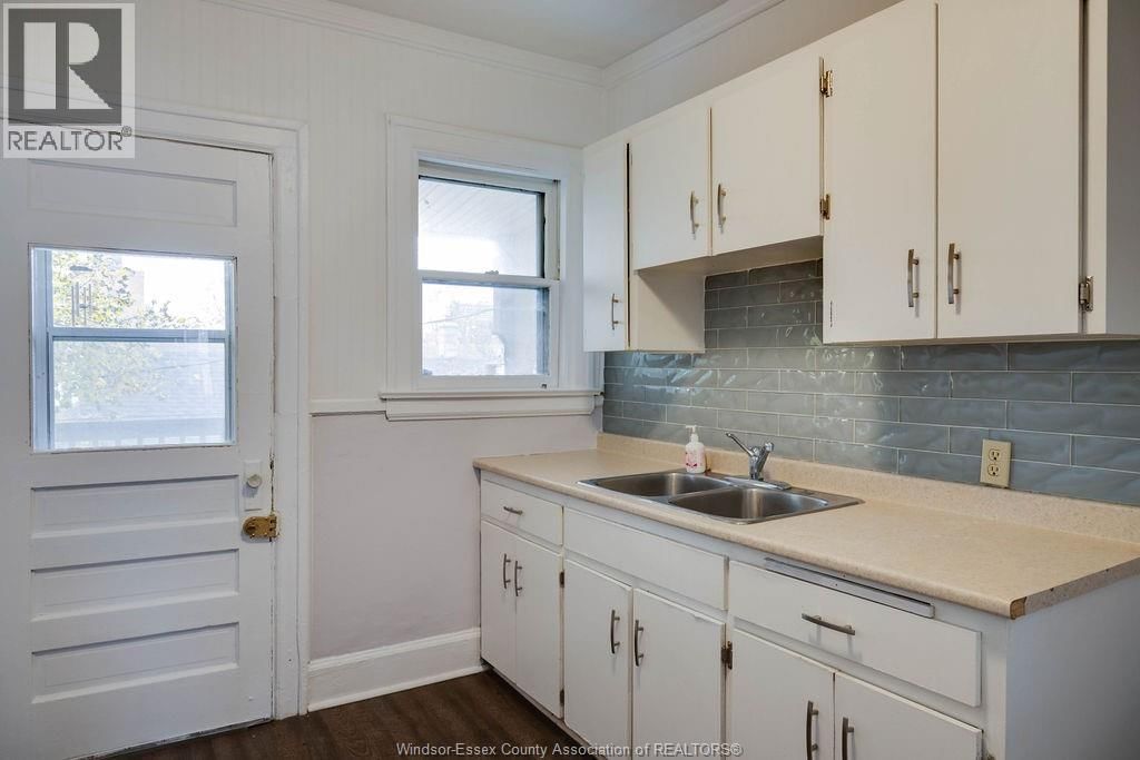 485 LOUIS AVENUE Image 10