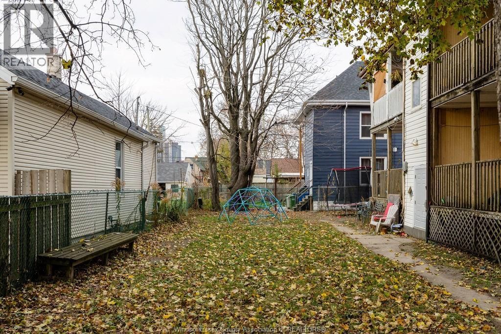 485 LOUIS AVENUE Image 22