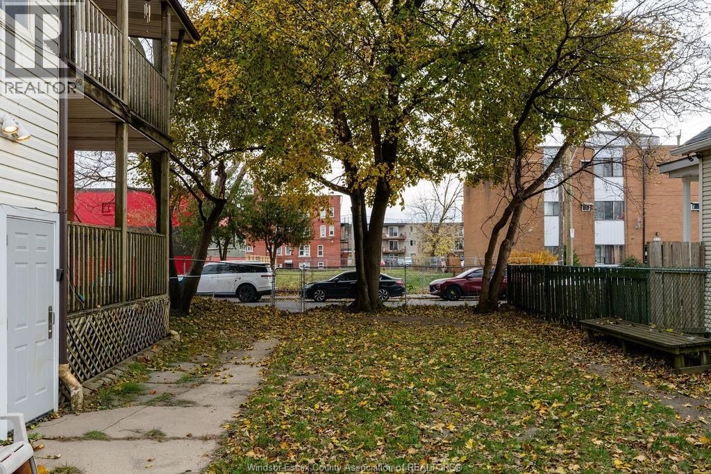 485 LOUIS AVENUE Image 23