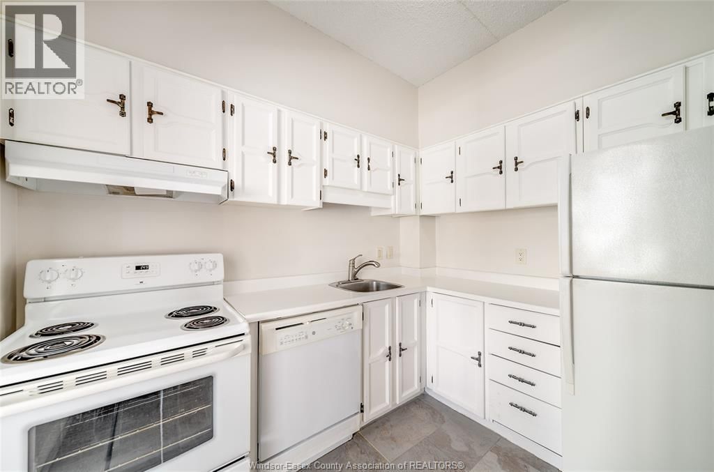 105 - 3950 WYANDOTTE STREET Image 18