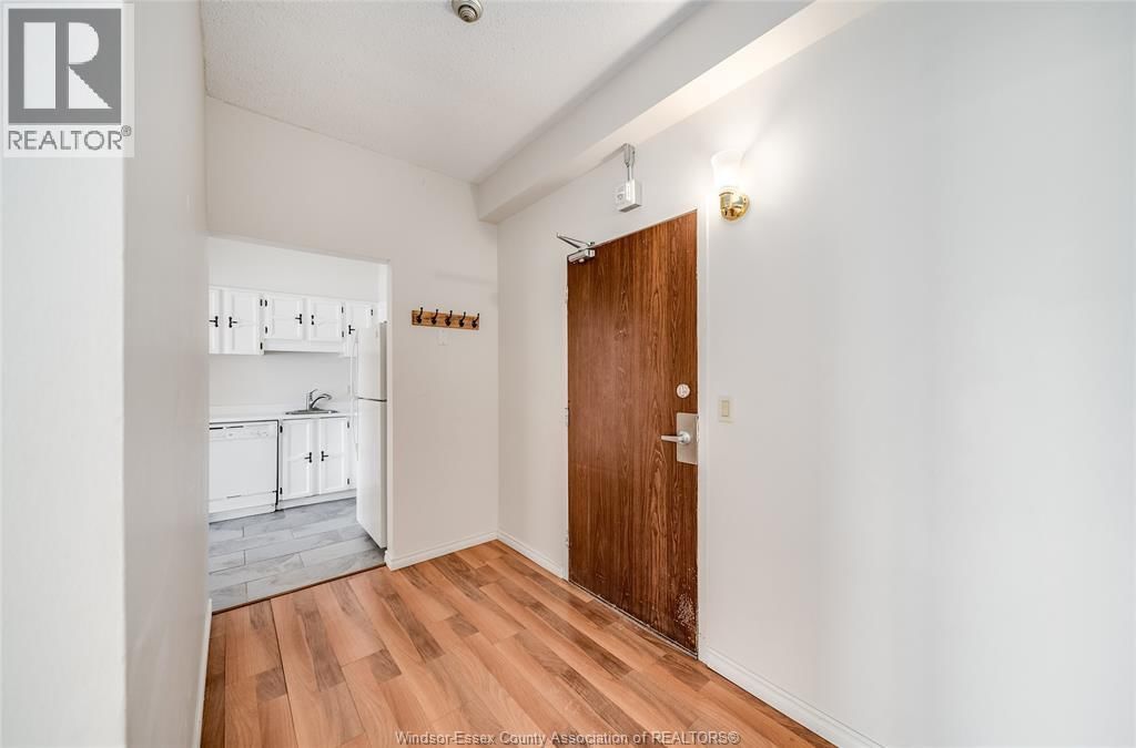 105 - 3950 WYANDOTTE STREET Image 4