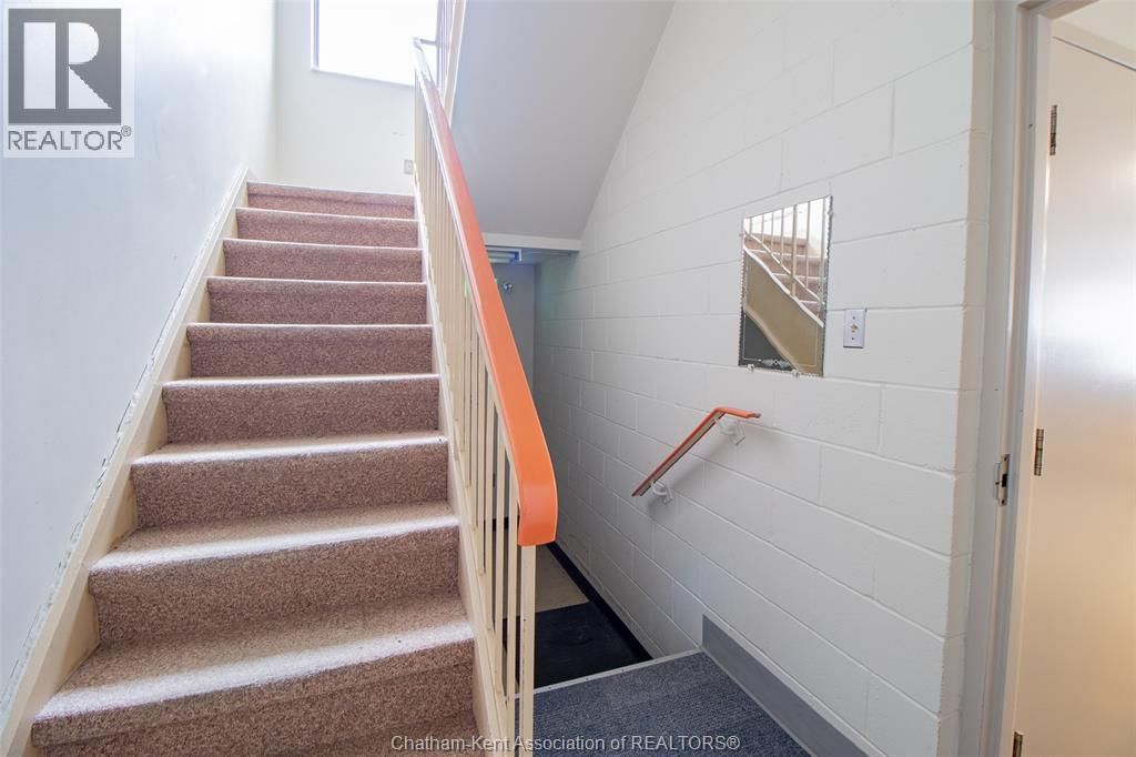 181 MAIN STREET Image 10