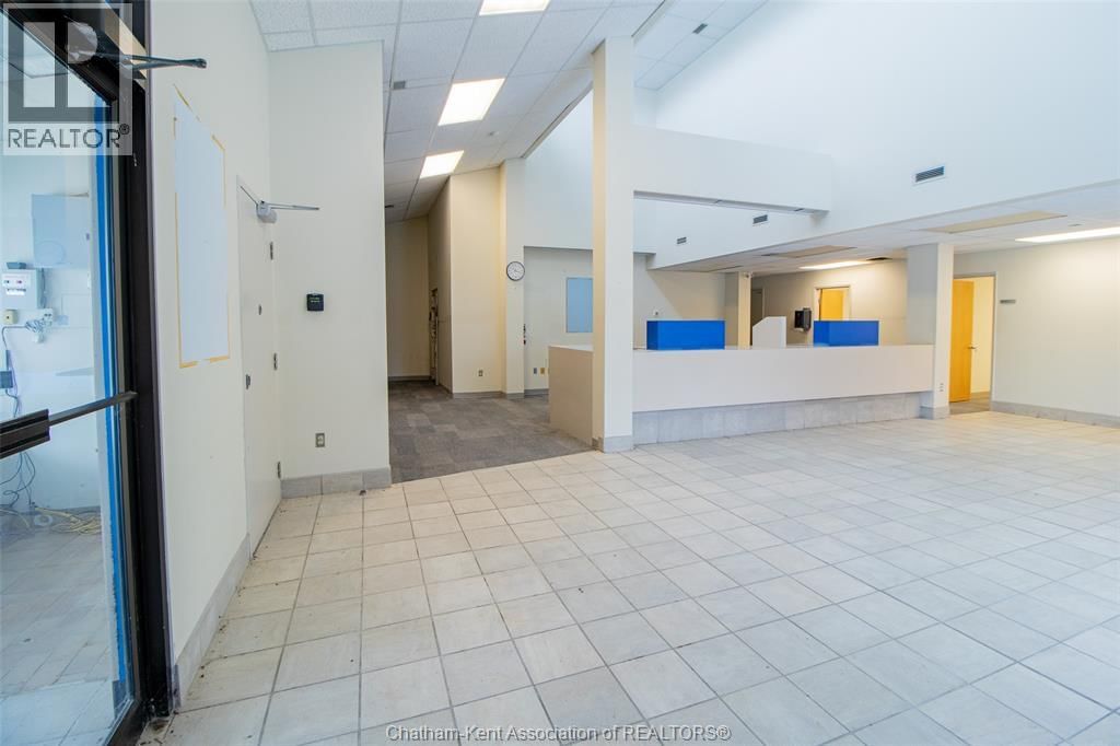 181 MAIN STREET Image 17