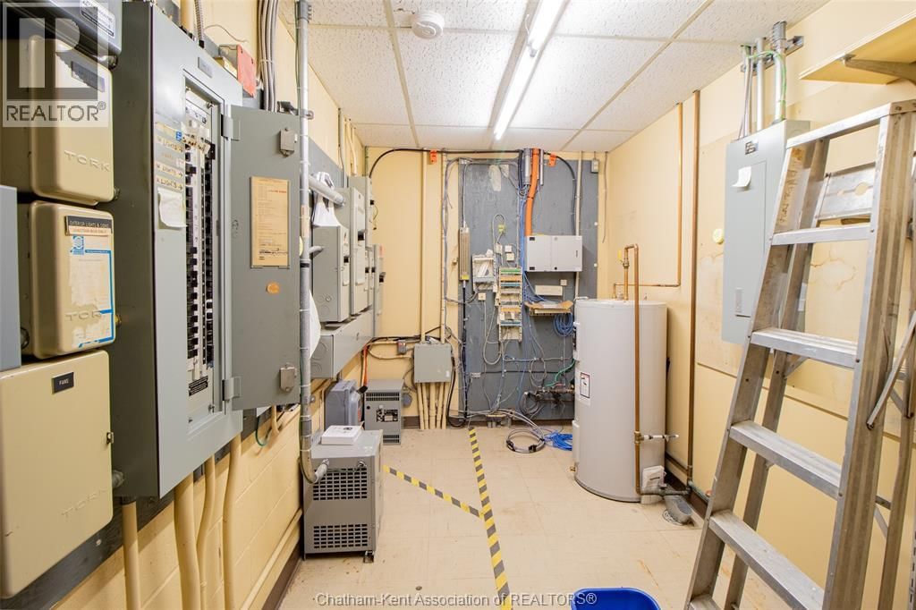 181 MAIN STREET Image 19