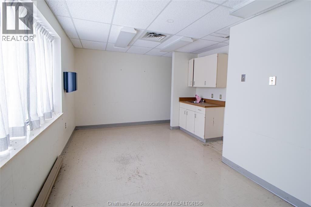 181 MAIN STREET Image 9