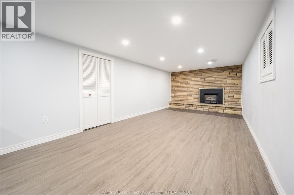 LOWER - 3162 CURRY AVENUE Image 10